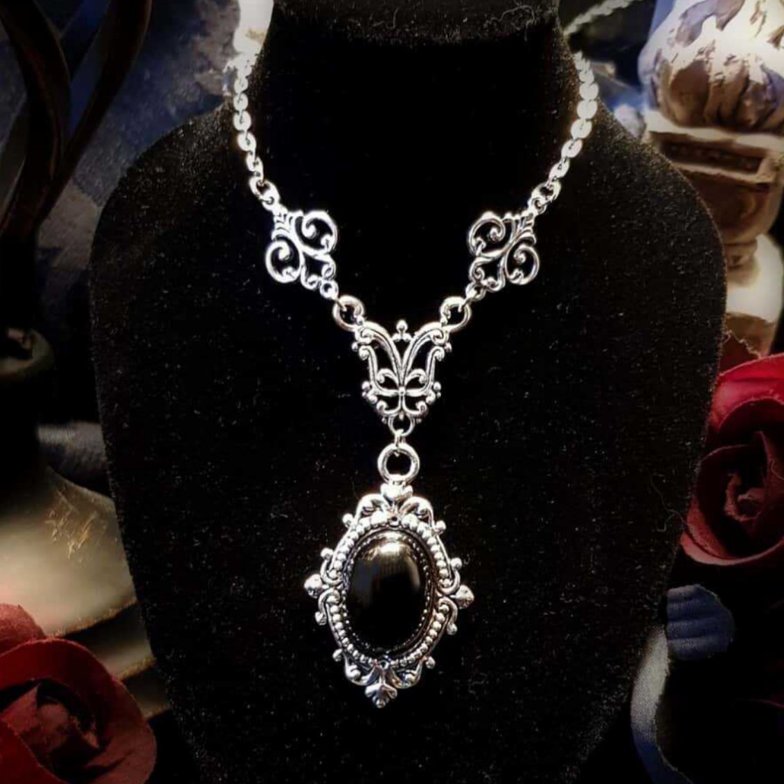 Vampire Cameo Necklace,Blood C - огляд і ціна Women'S Victorian Accessories