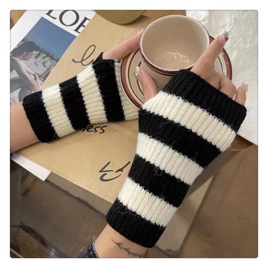 Y2k Accessories Cold Resistanc - огляд і ціна Women'S Y2K Accessories